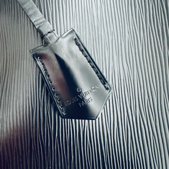 Louis Vuitton Cluny Top Handle purse - Picture 14 of 15